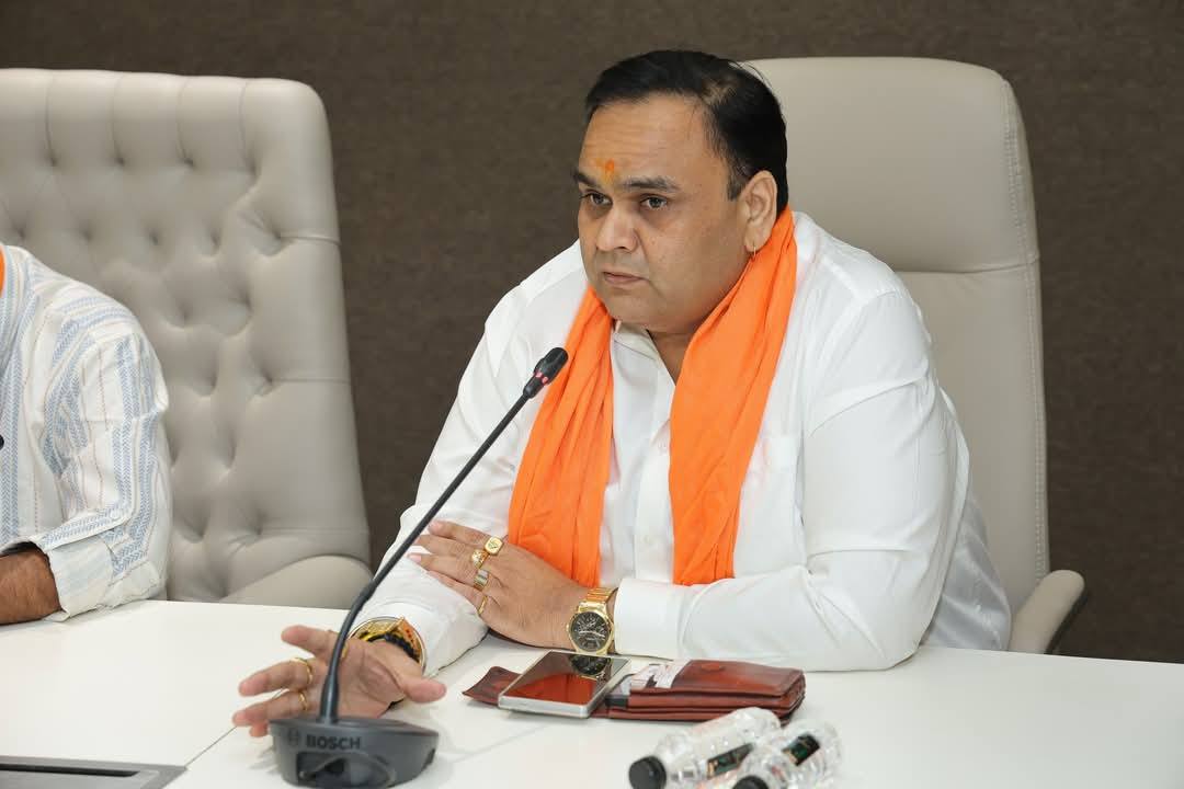 તા.૦૧-૦૫-૨૦૨૫ ના રોજ વક્ફ સુધારણા જનજાગૃતિ અભિયાન હેઠળ સુરત જીલ્લાની કાર્યશાળા આજ રોજ શ્રી કમલમ સુરત જીલ્લા ભાજપા મધ્યસ્થ કાર્યાલય ખાતે સુરત જિલ્લા ભાજપના પ્રમુખશ્રી ભરતભાઈ રાઠોડ સાહેબની અધ્યક્ષતામાં રાખવામાં આવી, જેમાં સુરત જિલ્લા ભાજપના લઘુમતિ મોરચાના સૌ કાર્યકર્તાઓ અને જિલ્લાના ભાજપના કાર્યકર્તાઓ હાજર રહ્યા.